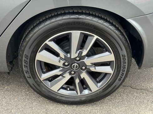 Used 2023 Nissan Versa SV image 9