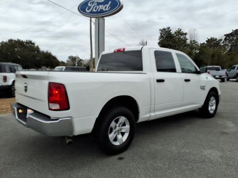 Used 2022 RAM 1500 Classic SLT image 2