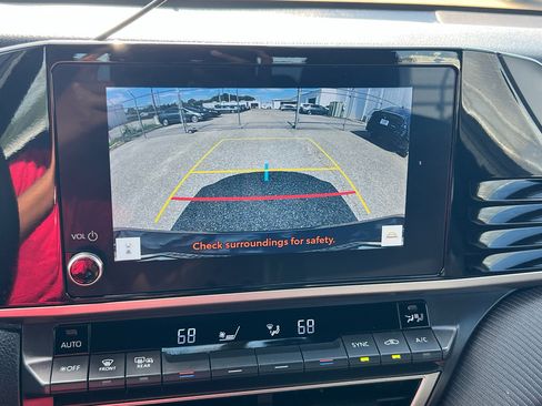 Used 2025 Toyota Camry SE FWD image 29