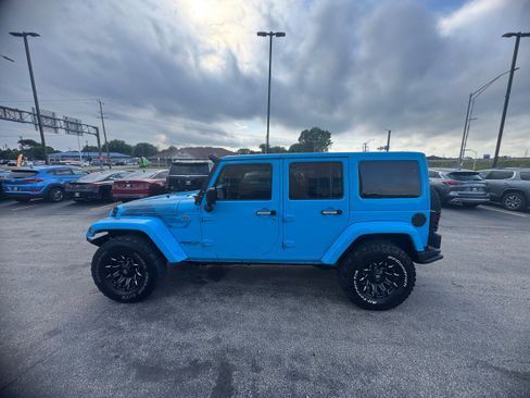 Used 2017 Jeep Wrangler Unlimited Sahara AWD/4WD image 2