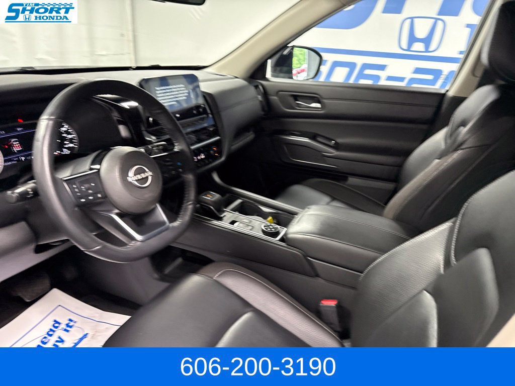 Used 2024 Nissan Pathfinder SL AWD/4WD image 24