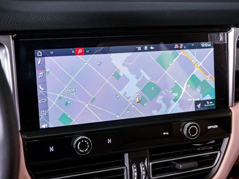 Certified 2025 Porsche Macan image 22