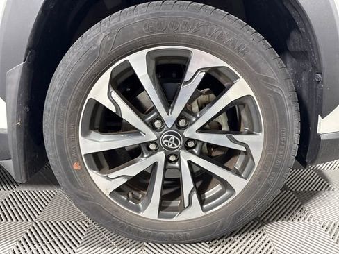 Used 2023 Toyota Corolla Cross XLE w/ Convenience Package image 11