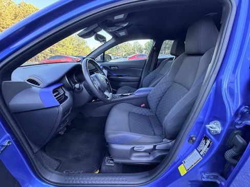 Used 2022 Toyota C-HR XLE FWD image 9