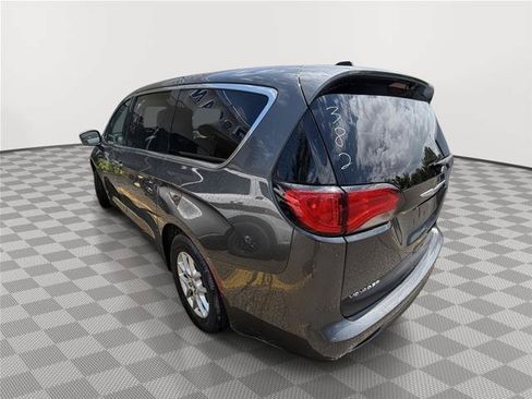 Used 2023 Chrysler Voyager LX FWD image 3