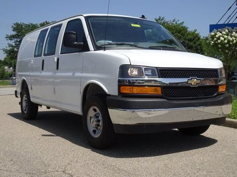 Used 2024 Chevrolet Express 2500 w/ Driver Convenience Package RWD image 25