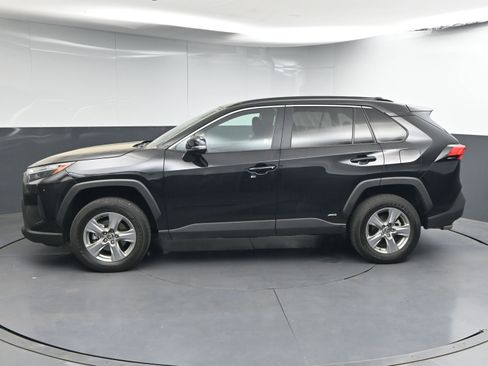 Used 2025 Toyota RAV4 XLE image 5