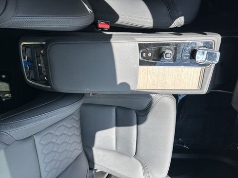 Used 2025 Volvo XC90 B5 Plus image 26