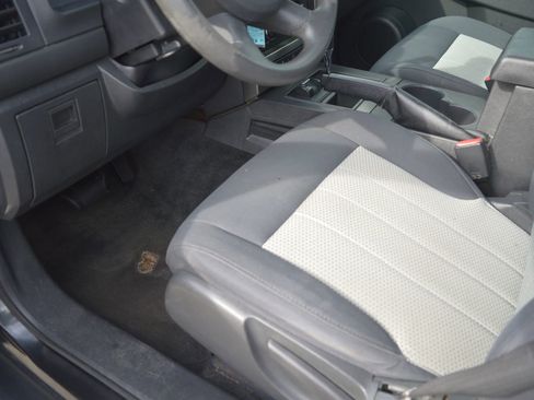 Used 2010 Jeep Liberty Sport image 11