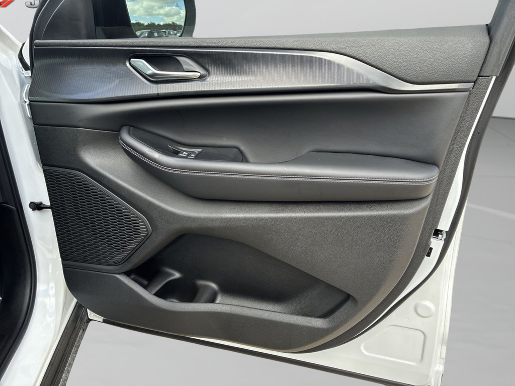 New 2025 Jeep Grand Cherokee Laredo X w/ Luxury Tech Group I RWD image 31