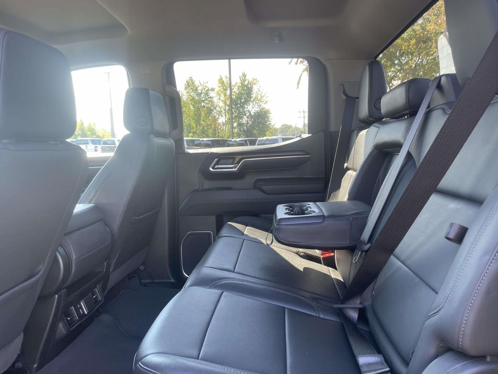 Used 2025 GMC Sierra 1500 SLT RWD image 9