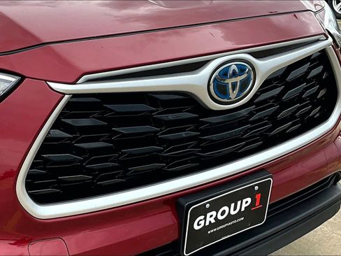 Used 2021 Toyota Highlander XLE image 29