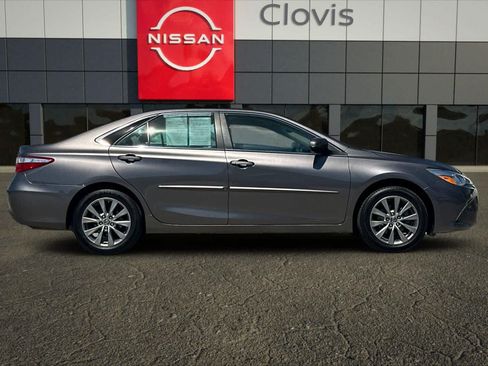 Used 2017 Toyota Camry XLE w/ Moonroof Package FWD image 9
