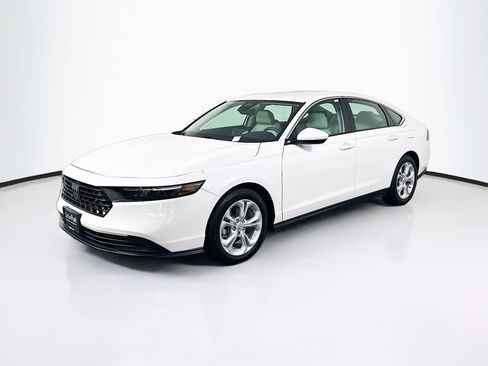 Used 2025 Honda Accord LX image 3