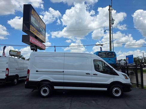 Used 2025 Ford Transit 250 148 Medium Roof RWD image 3