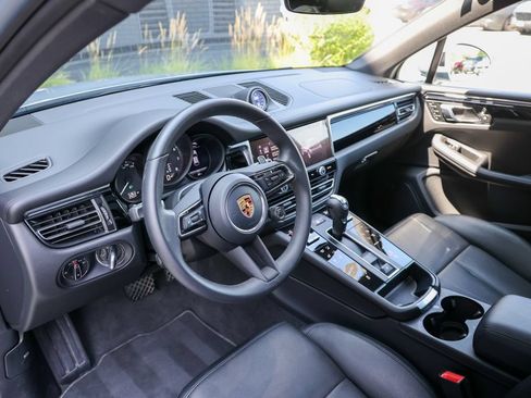 Certified 2026 Porsche Macan AWD/4WD image 4