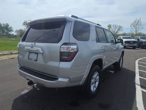 Used 2021 Toyota 4Runner SR5 AWD/4WD image 9