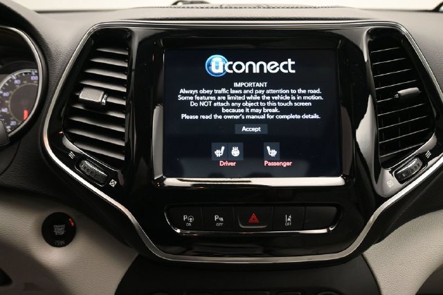 Used 2021 Jeep Cherokee Limited w/ Trailer Tow Group AWD/4WD image 13