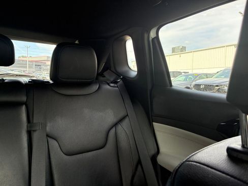 Used 2025 Jeep Compass Limited AWD/4WD image 32