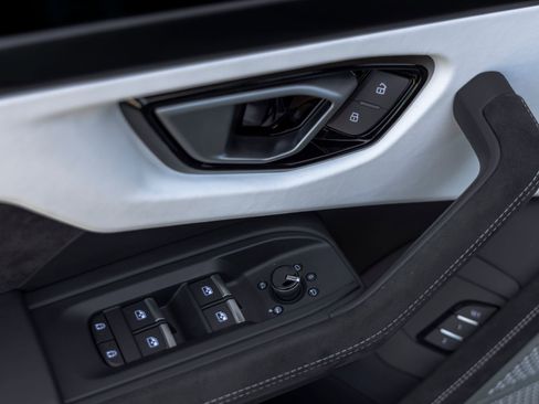 Used 2024 Lamborghini Urus S AWD/4WD image 27