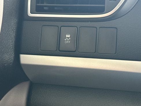 Used 2016 Toyota Camry SE FWD image 30
