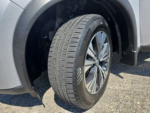 Used 2023 Nissan Rogue SV image 31