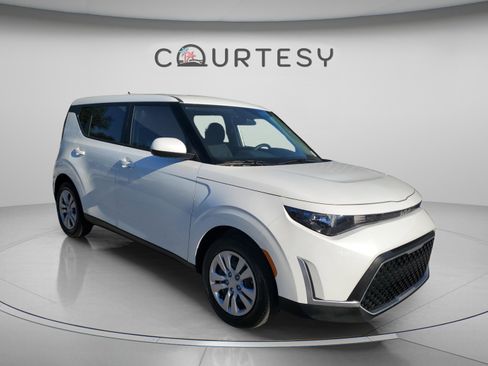 Certified 2025 Kia Soul LX image 5
