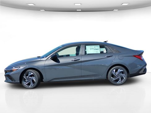 New 2025 Hyundai Elantra SEL image 4
