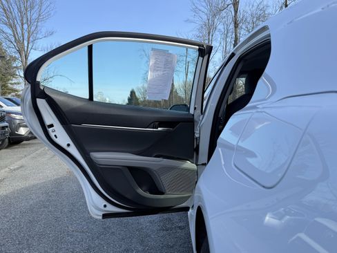 Used 2019 Toyota Camry LE image 28