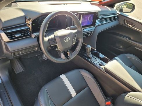Used 2025 Toyota Camry SE image 7