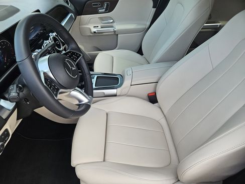 Used 2026 Mercedes-Benz GLB 250 image 12