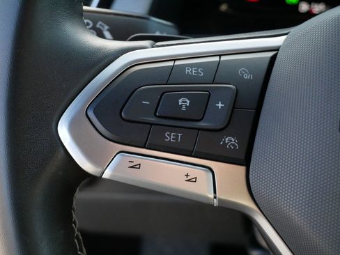 Certified 2025 Volkswagen Atlas Cross Sport SE w/ Panoramic Sunroof Package image 26