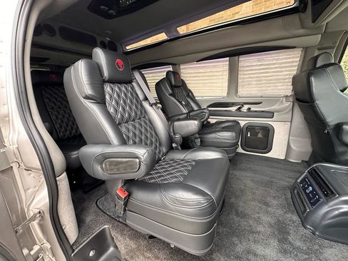 Used 2023 GMC Savana 2500 RWD image 62