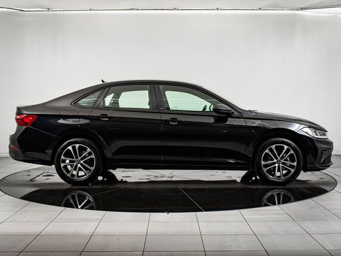 Used 2025 Volkswagen Jetta Sport image 11