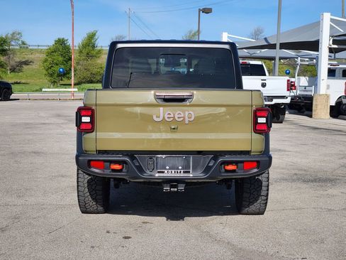 Used 2025 Jeep Gladiator Mojave w/ Convenience Group AWD/4WD image 6