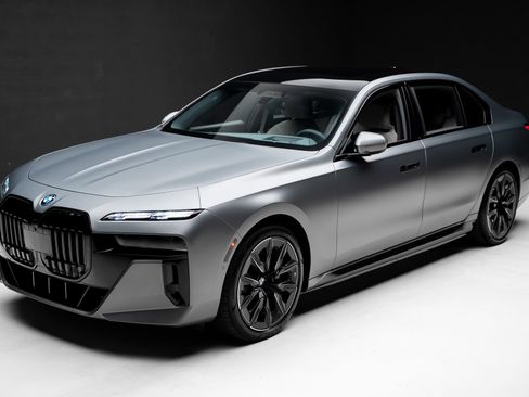 Used 2023 BMW i7 xDrive60 AWD/4WD image 6