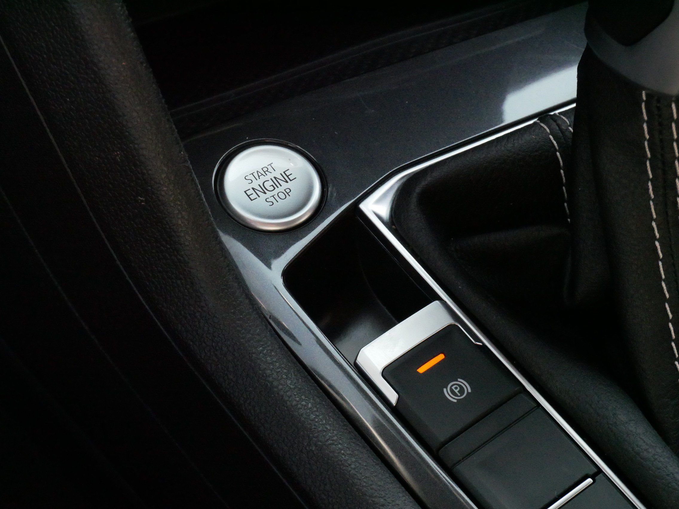 Certified 2024 Volkswagen Tiguan SE AWD/4WD image 33