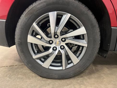 Used 2024 Chevrolet Equinox Premier image 10