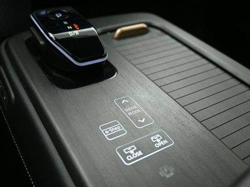 Used 2024 Nissan Ariya FWD image 19