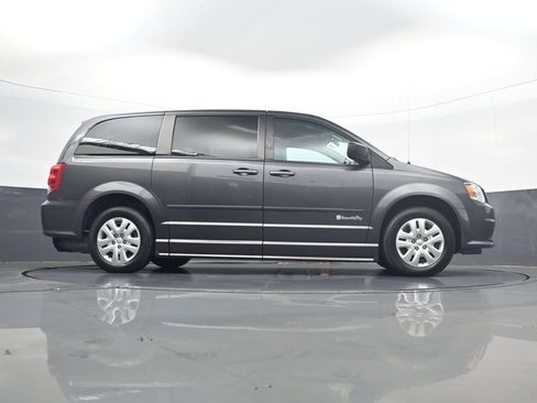Used 2016 Dodge Grand Caravan SE w/ Quick Order Package 29E SE FWD image 26