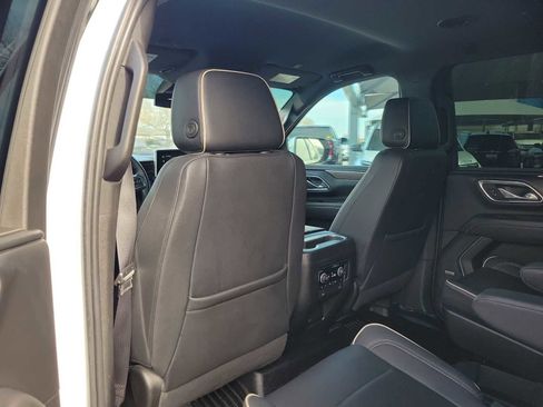 Used 2023 Chevrolet Suburban Premier image 12