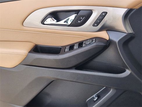 Used 2023 Chevrolet Traverse Premier image 23