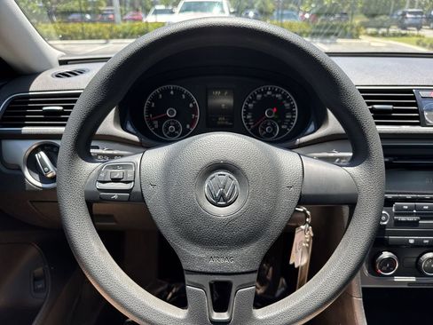 Used 2014 Volkswagen Passat 2.5 S FWD image 48