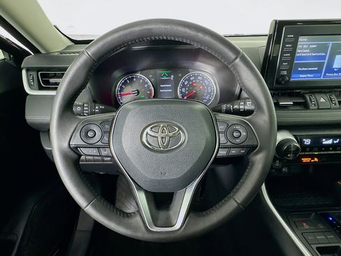 Used 2019 Toyota RAV4 XLE Premium image 11