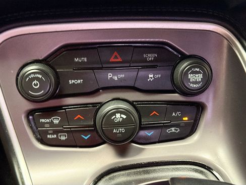 Used 2022 Dodge Challenger R/T RWD image 10