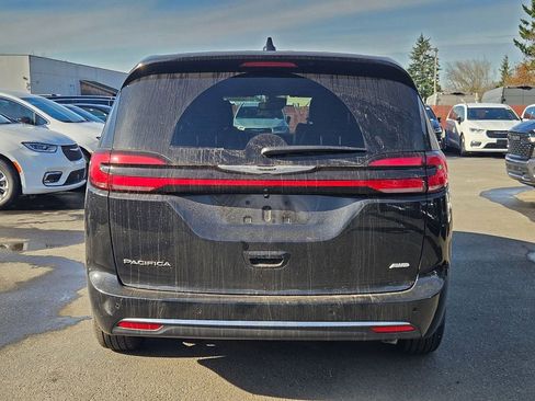 New 2026 Chrysler Pacifica Select image 6