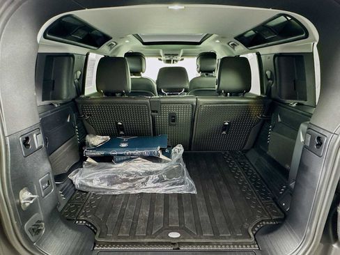 Used 2025 Land Rover Defender 110 S image 28