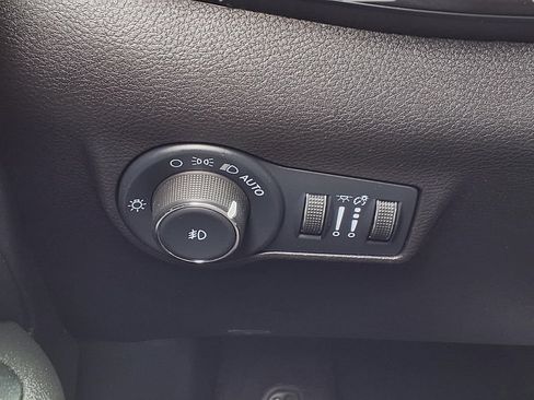 Used 2025 Jeep Compass Trailhawk AWD/4WD image 17