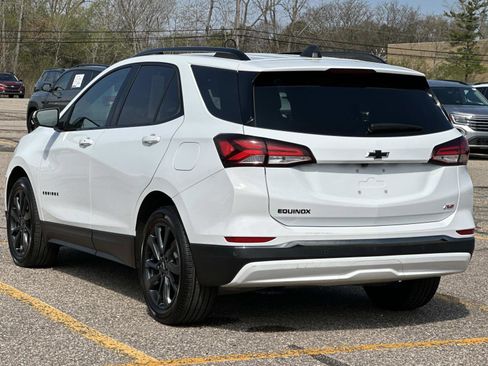 Used 2023 Chevrolet Equinox RS image 3