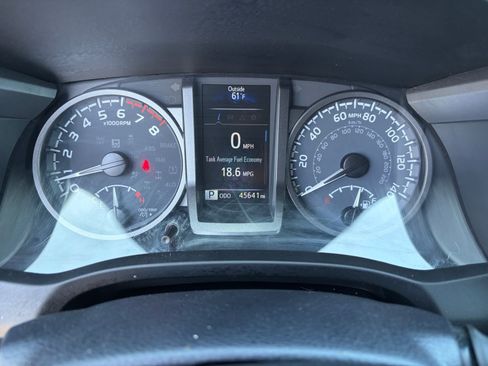 Used 2021 Toyota Tacoma TRD Off-Road w/ Technology Package AWD/4WD image 13